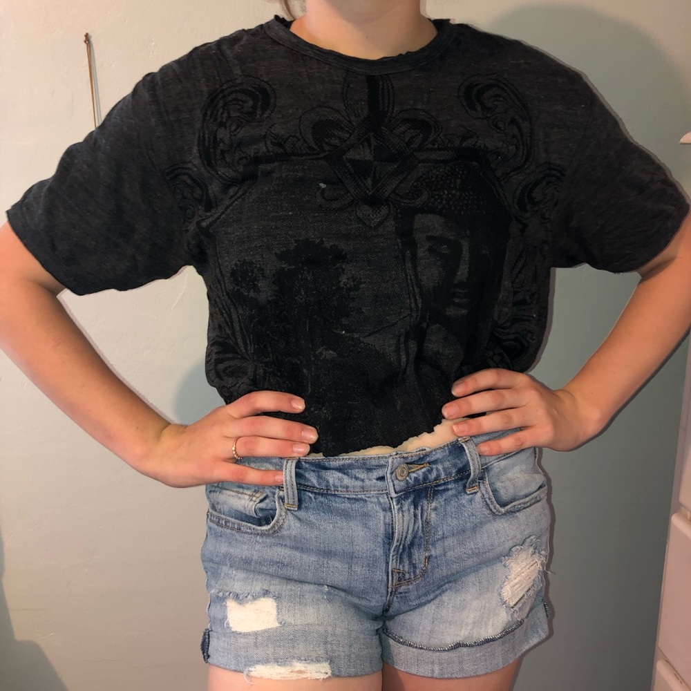 black designed tee